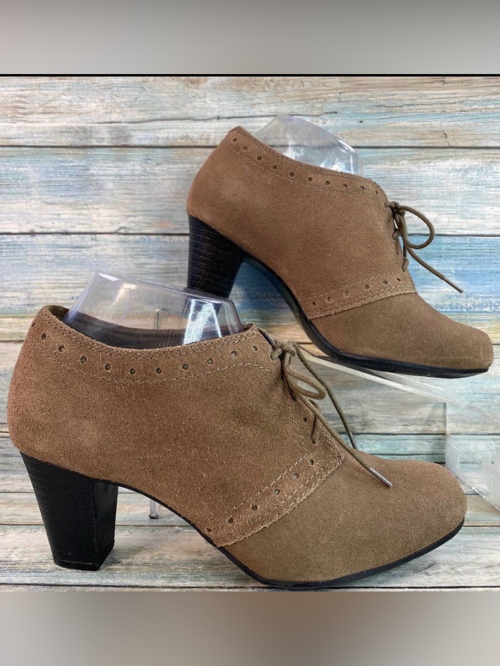Clarks Bootie Womens 7W Tan Suede Lace Up Ankle Brogue Cottagecore Granny Boho